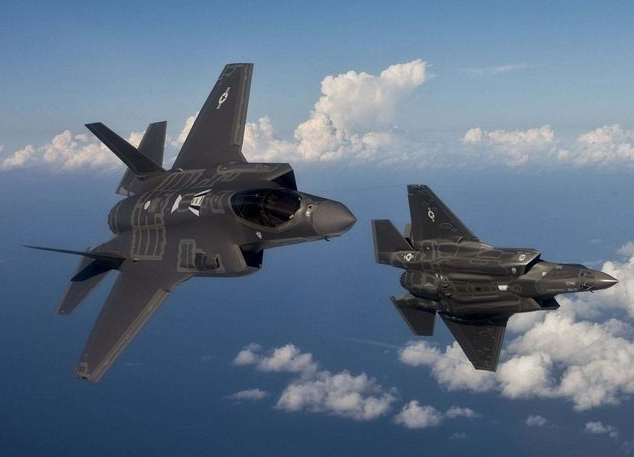 有不少军迷好奇为什么F35战斗机为什么飞不快？

F35战斗机在携带2枚2000