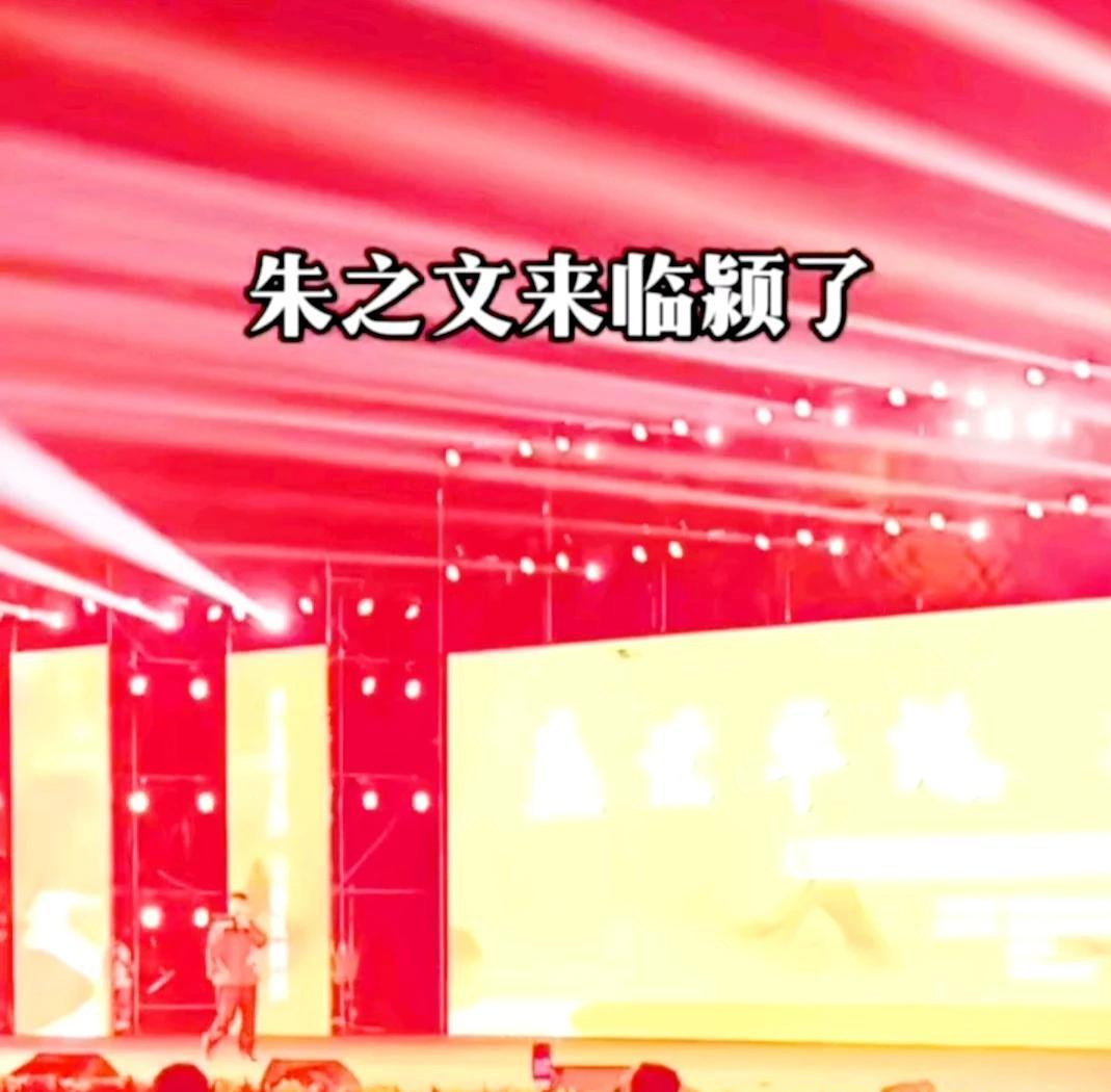 大衣哥商演被嘘下台











大衣哥河南商演翻车，观众不买账！嘘声一