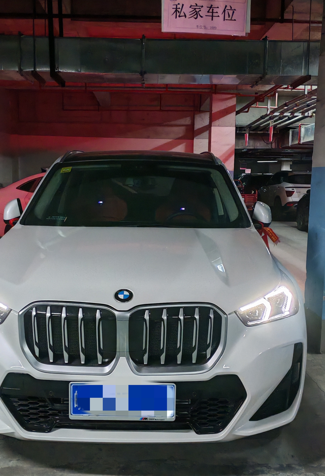 宝马X1两个月使用体验
型号：2.0T四驱运动版
油耗：8.6/6.0
动力：强