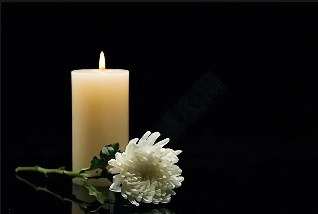 同村的崔三叔猝死，这一天，村里的老人们心情都很复杂。
一方面是感叹人生无常，谁也