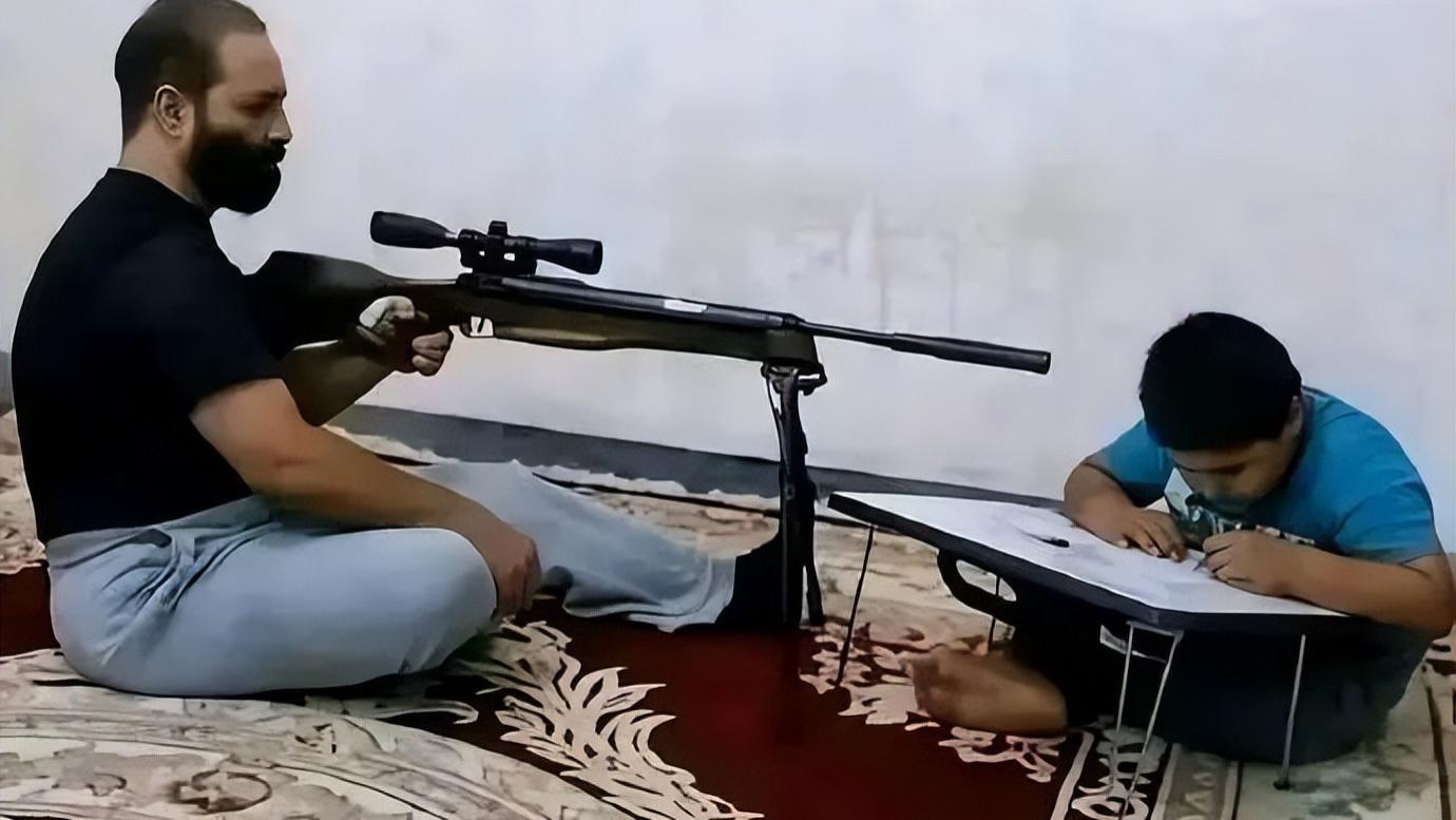 这难道就是发粪涂墙？！！