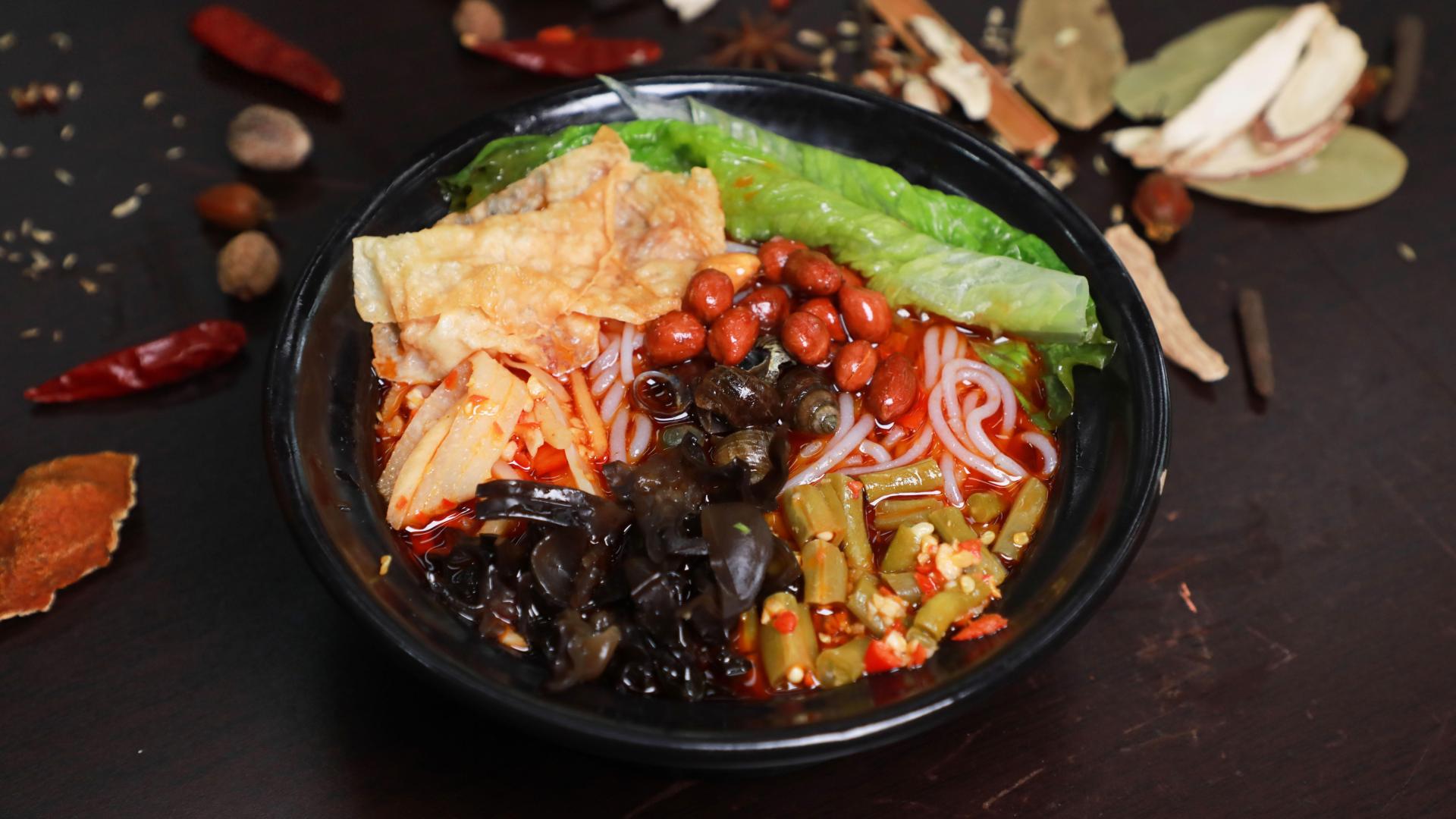 柳州寒意一天天加深，美食热乎气一天天冒，一碗下肚整天暖意都充足