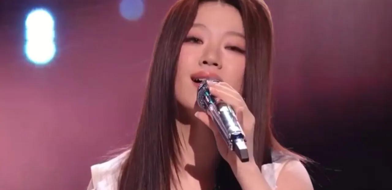 年轻一代的歌手敢挑战孙燕姿的歌，也算是胆大了。听下来会觉得孙燕姿的唱法和内核都太