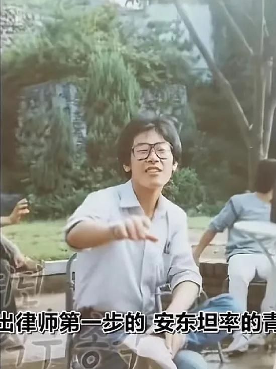 金惠景的决定太睿智了！1989年，一个特别的相遇改变了两人的人生轨迹。



那