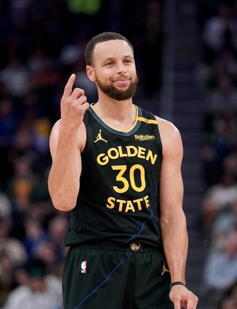 杨瀚森NBA新秀合同一年四百多万美元，放CBA得拼七八年才挣得上！现实就是这么残