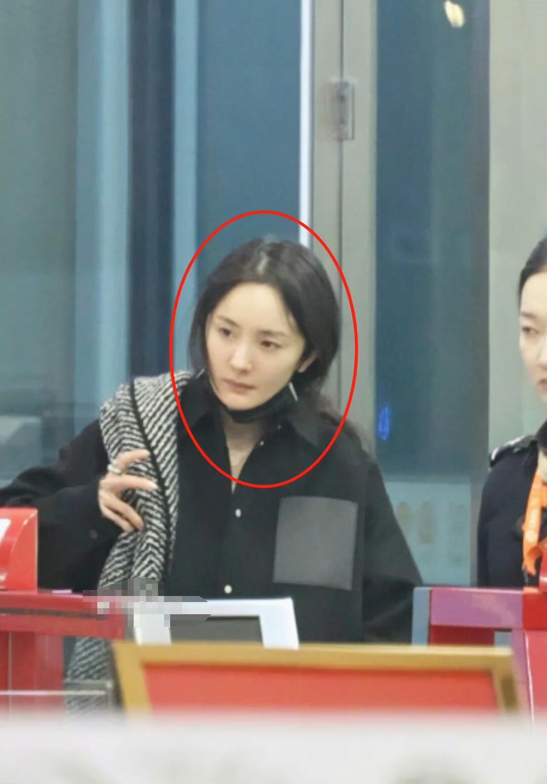 我去，杨幂原相机这脸
啊姐姐好美哇，姐姐生图都能这么美！这发量也太好了吧！﻿﻿
