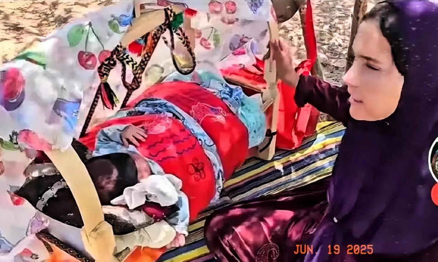 哈琳娜懒得理阿丽玛，这种人吵没结果。  



面对阿丽玛无休止的纠缠，哈琳娜选