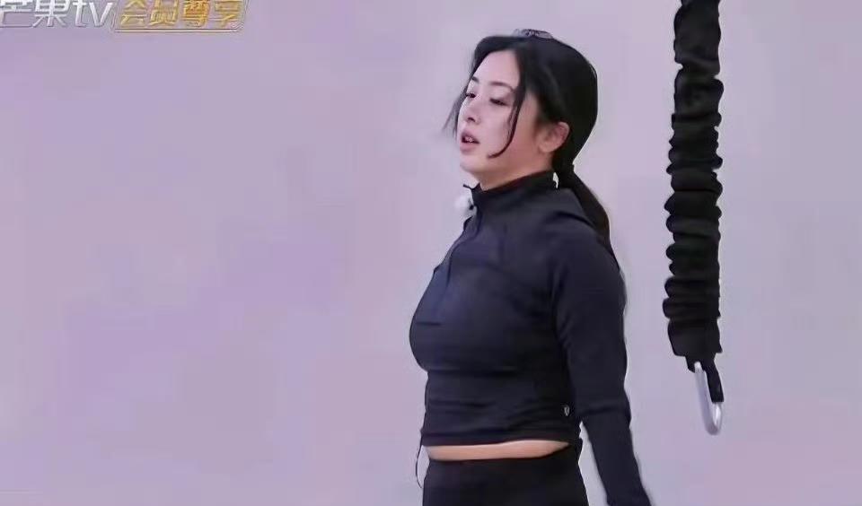 张含韵这松弛感