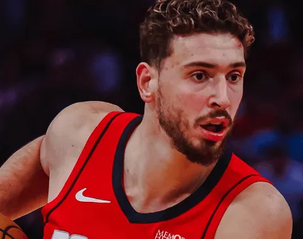 火箭更新官方社媒，宣布申京因为受伤将缺席明日比赛。
在昨日第一节比赛中，火箭球员