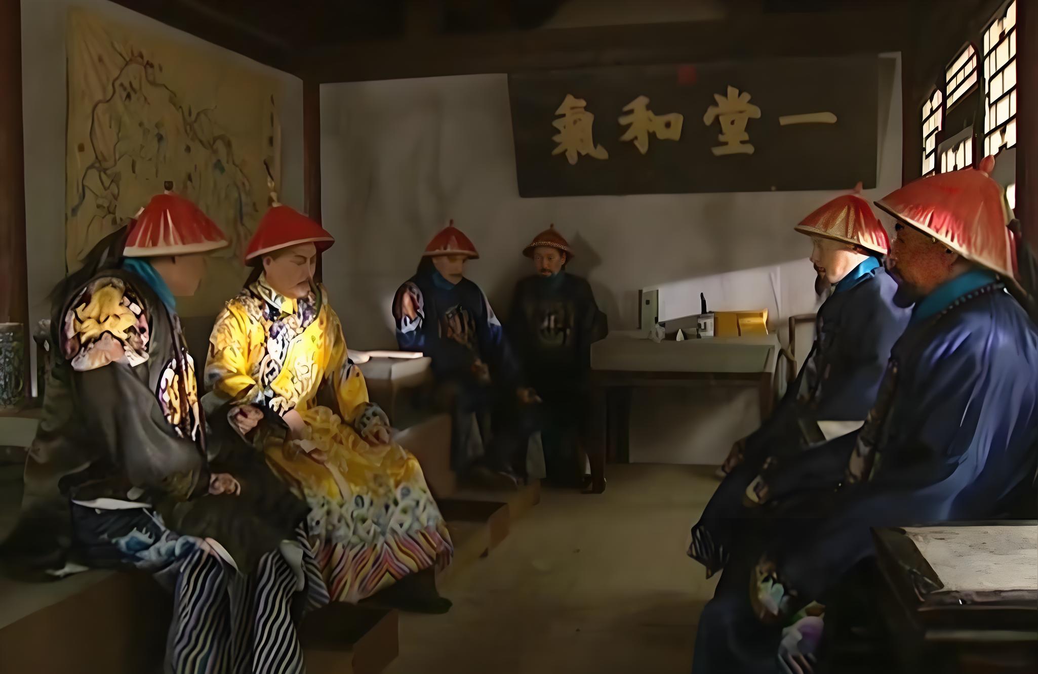 既然清朝沿袭明制设立内阁，为何还要再设一个秘书班子军机处？