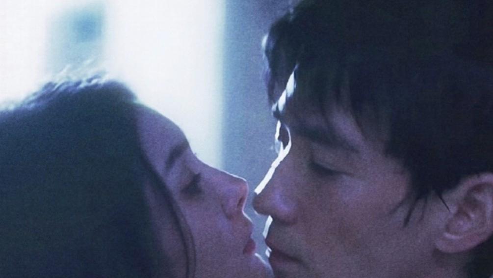 又轮到张艺谋翻车了？当杨幂和朱一龙亲密戏一出，简直太辣眼睛