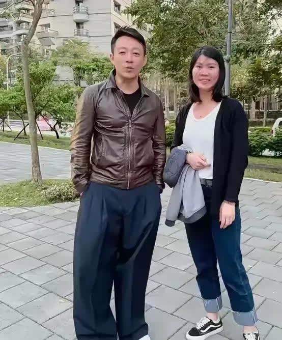 清明节，s家说除过家人以外的人不让前来祭拜，明摆着说汪小菲！
然而汪小菲没有像