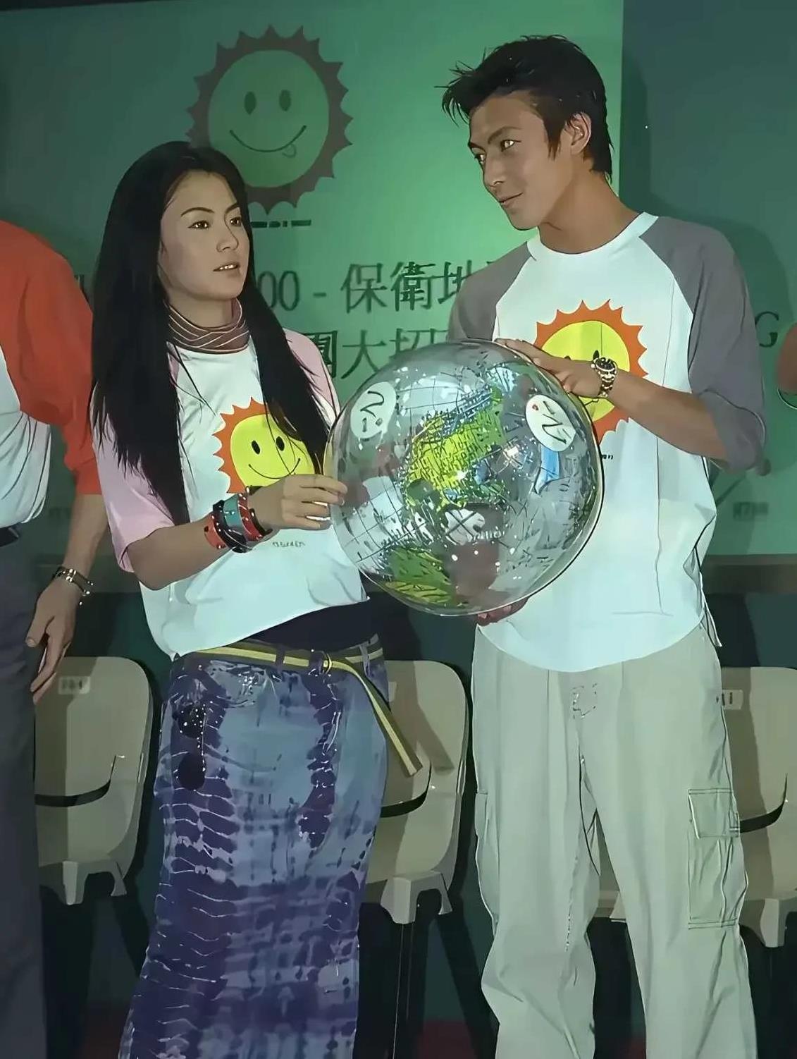 张柏芝真的好没有分寸感，结婚了，还经不起渣男的诱惑。
最近这个很多女星身败名裂的
