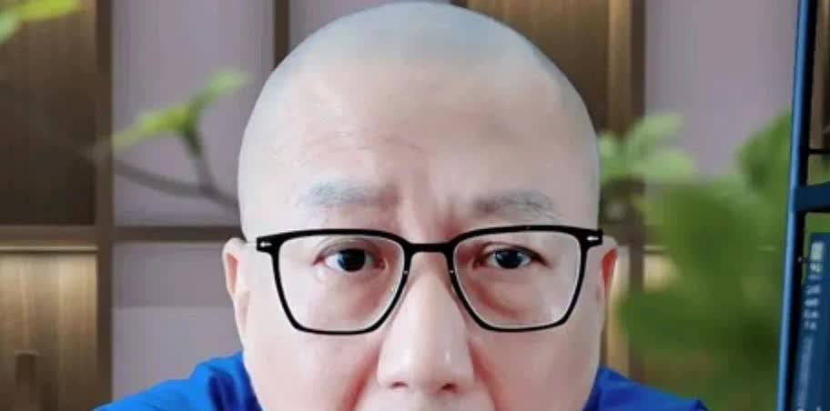 汪洋（主流相声之口）在他自己的直播间……

汪洋（主流相声之口）: 我看岳云