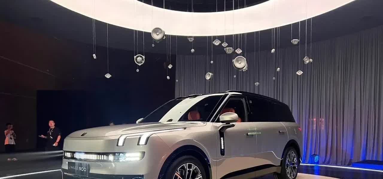 不管你信不信，这就是现实啊!
电车30万:使用10年，电费1万，卖1.5万;
