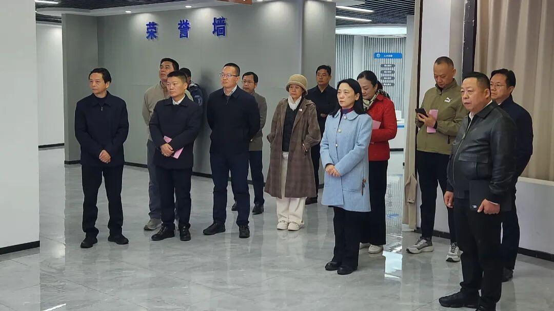 阜阳人力资源服务产业园迎宝安区政协考察界别委员工作室与职工书屋成核心亮点