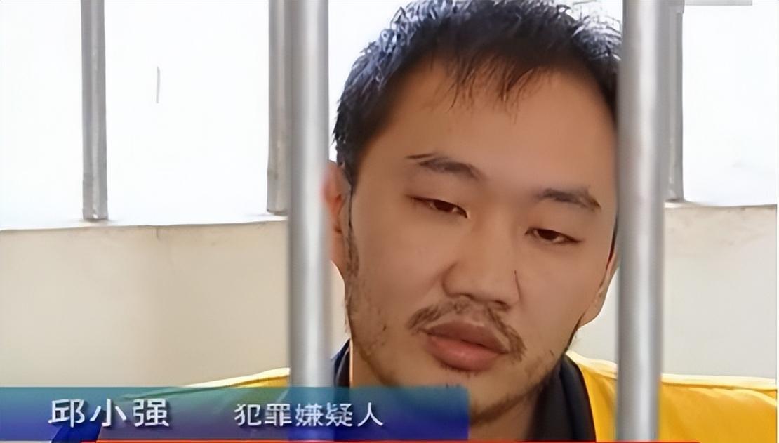 2003年，某医学博士因长期沉迷婚外情，想要与妻子离婚，但又顾忌到岳父一家在医学