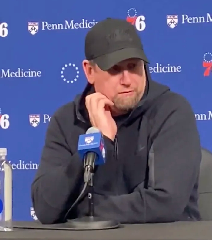 76人131-110击败奇才。
赛后76人主帅尼克-纳斯接受了记者采访，在谈到恩