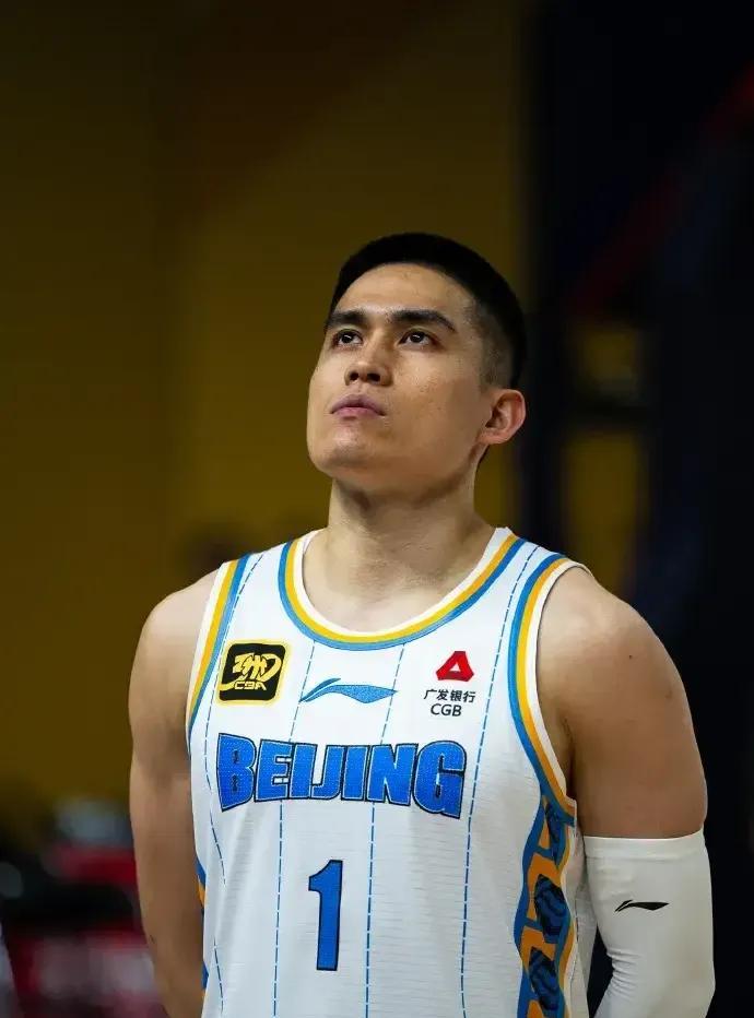 #万能生活指南#CBA联赛，陈盈骏和孙铭徽，到底谁才是后卫线上一哥？      