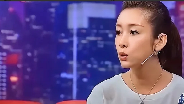 演员秦海璐说：“有一回，在我的话剧《青蛇》演出结束以后，金星姐说请我们整个组去她