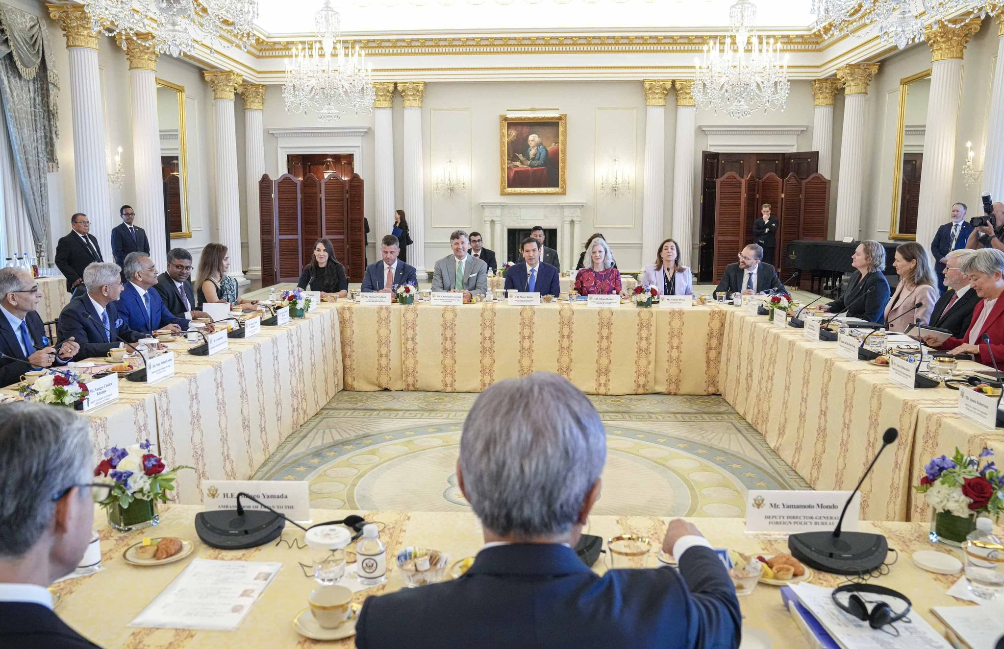美国搞事 联合盟友 遏制中国











嘿，你听说了吗？美国又开始不
