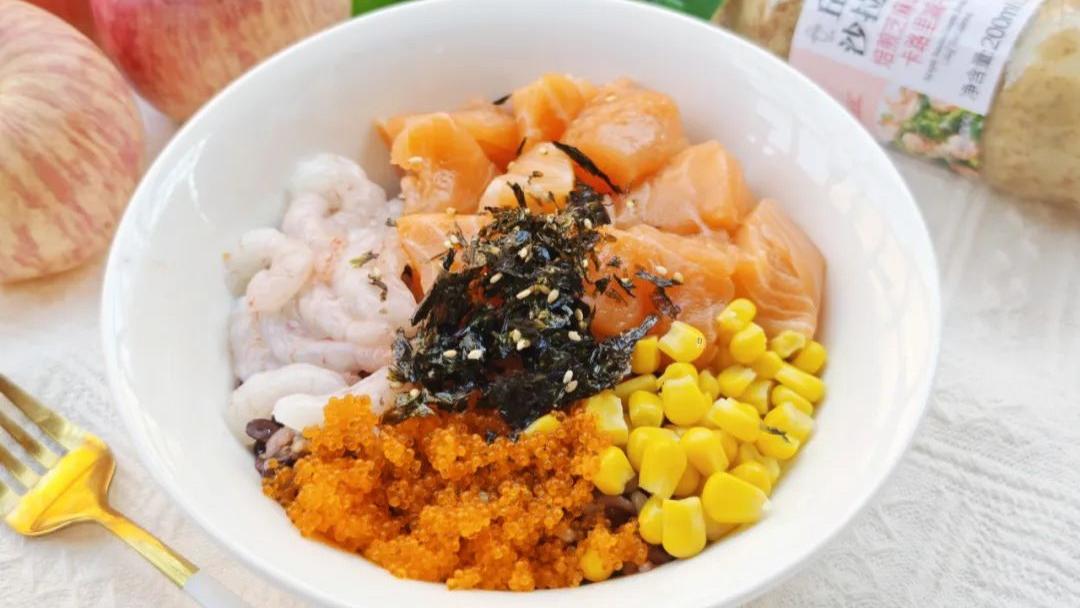 炎炎夏日，吃点沙拉菜，巧用一款沙拉汁做出多款美味，快乐度夏