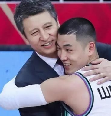 中国男篮主教练郭士强是不是该下课了呢？中国男篮世预赛连续两场不敌韩国遭遇两连败，