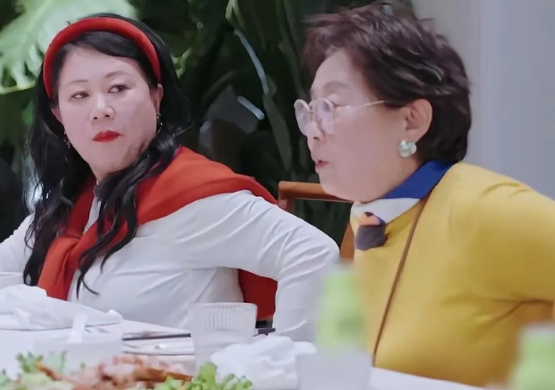 黄圣依妈妈说自己从来不看跟黄圣依有关的网络消息，存在就有它的合理性，黄圣依妈妈不