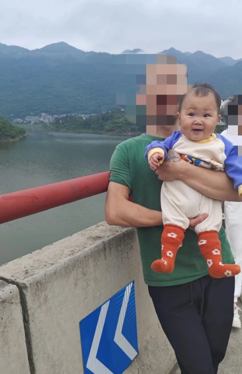 今晚公婆又过来了
我删了他们的指纹，所以是我开的门。
进来就说“为什么打不开啊，