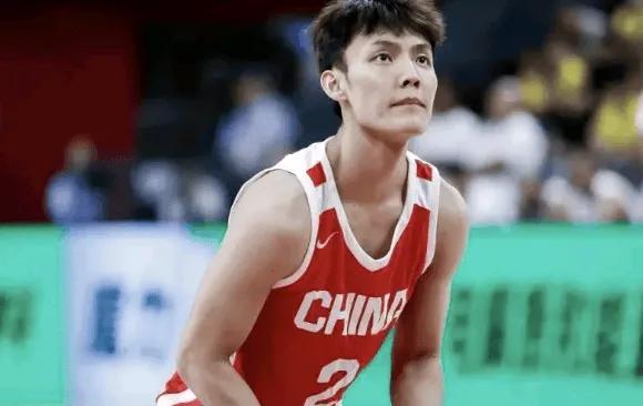 徐杰给机会就能抓住，不明白为何郭士强指导：不喜欢他
本场徐杰回归大名单，登场8分