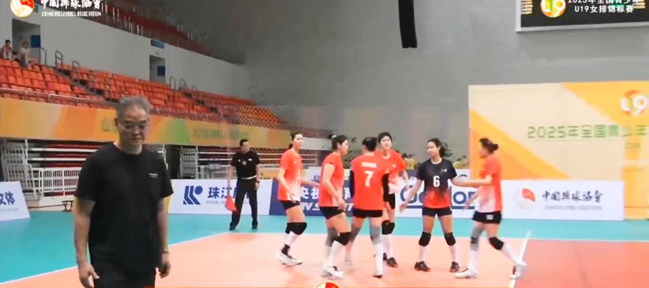 U19女排锦标赛，江苏女排第三轮终于输了一局，[玫瑰] 第二局23：25输给了浙
