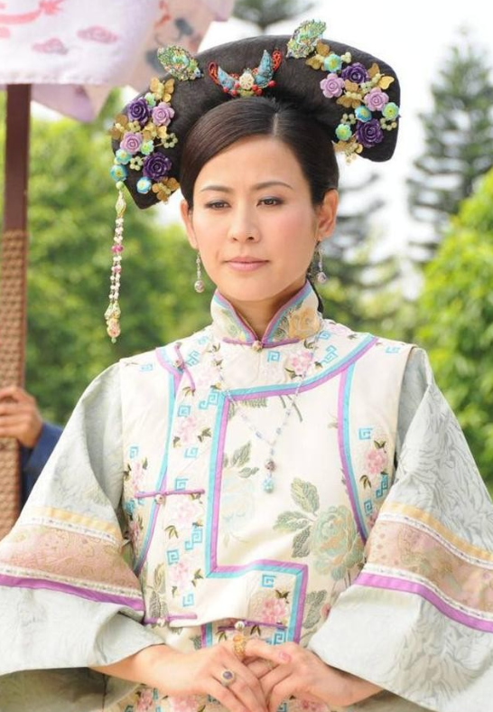 和珅的孙女，15岁被道光宠幸，一生坎坷，历经五朝才熬成贵妃，她是怎么做到的？
