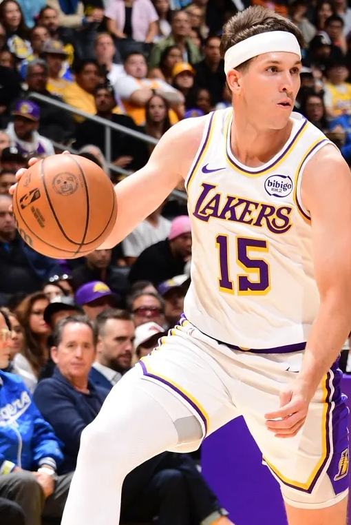 湖人更新伤病名单，奥斯汀-里夫斯（右侧腹股沟拉伤）将继续缺席球队明日对阵老鹰的比