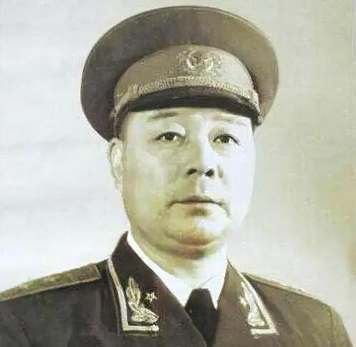 1939年，120师独1旅副旅长已经24岁了，还是孑然一身。战友给介绍了一个女排