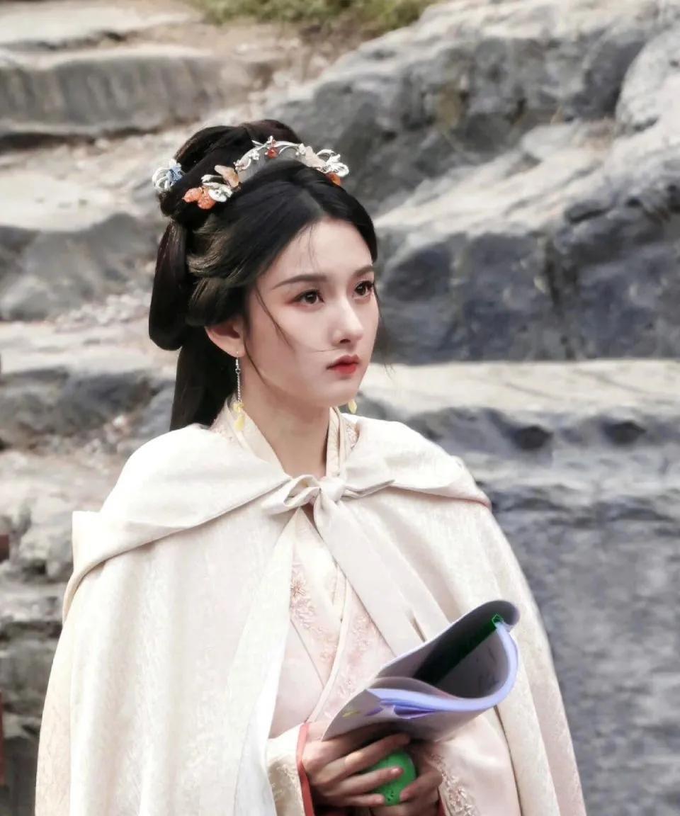 《<折腰>落幕：邓科导演的佳作，于人物刻画间照进现实人性》