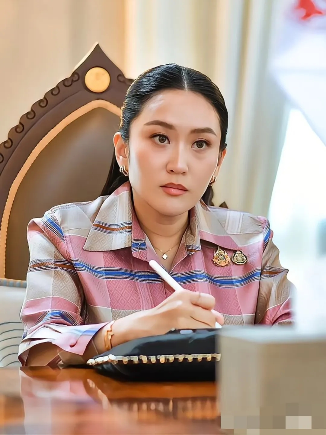 泰国近日宣布在柬埔寨沿海部署8艘军舰，并且之前空军对柬方的军事目标进行了轰炸，显