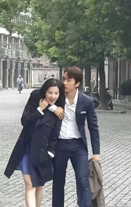 不愧是刘亦菲唯一公开承认的男朋友，宋承宪的魅力确实是很大的！！ ​​​