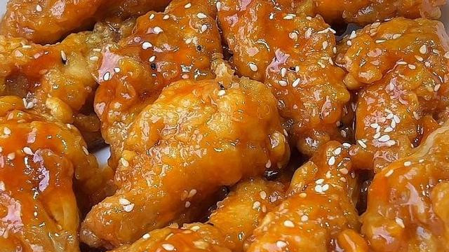 金黄酥脆糖醋鸡腿：酸甜诱人的家常美味