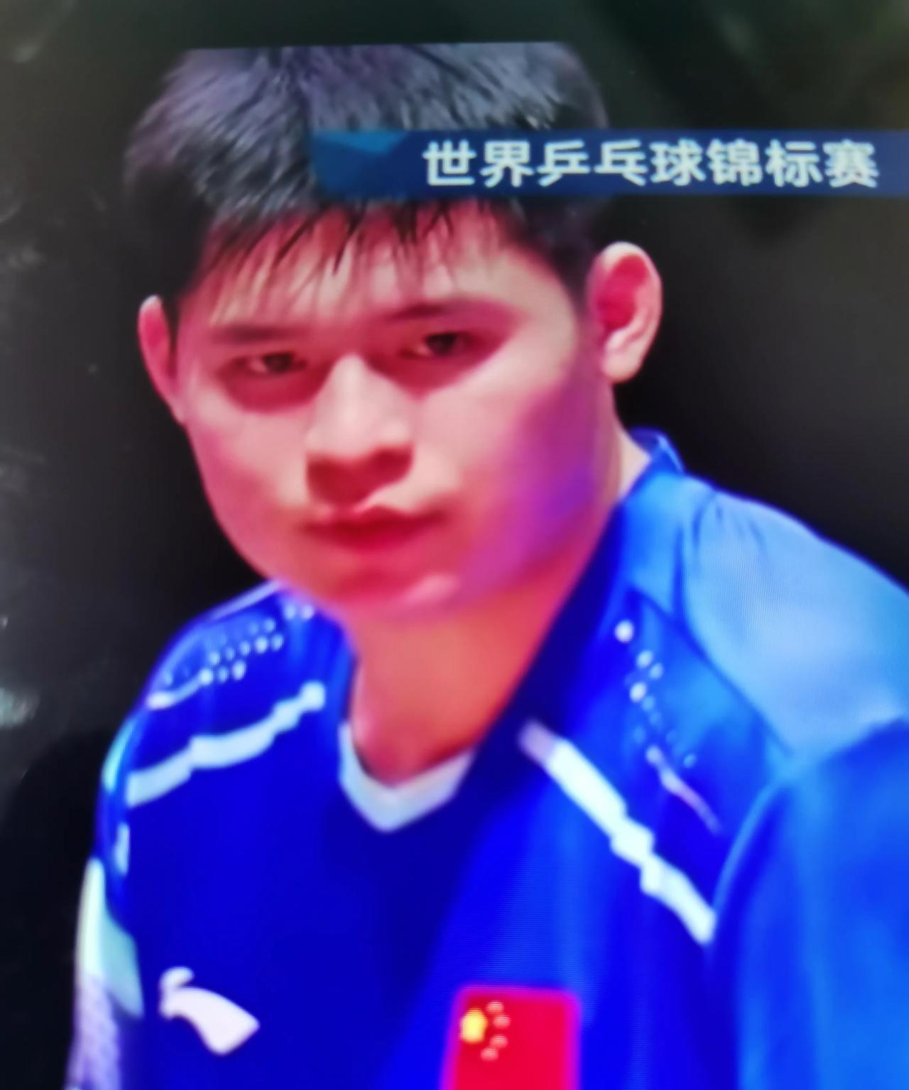 世一完胜！在今天晚上刚刚结束的多哈世乒赛男单第一轮比赛中，20岁世界排名第一的中