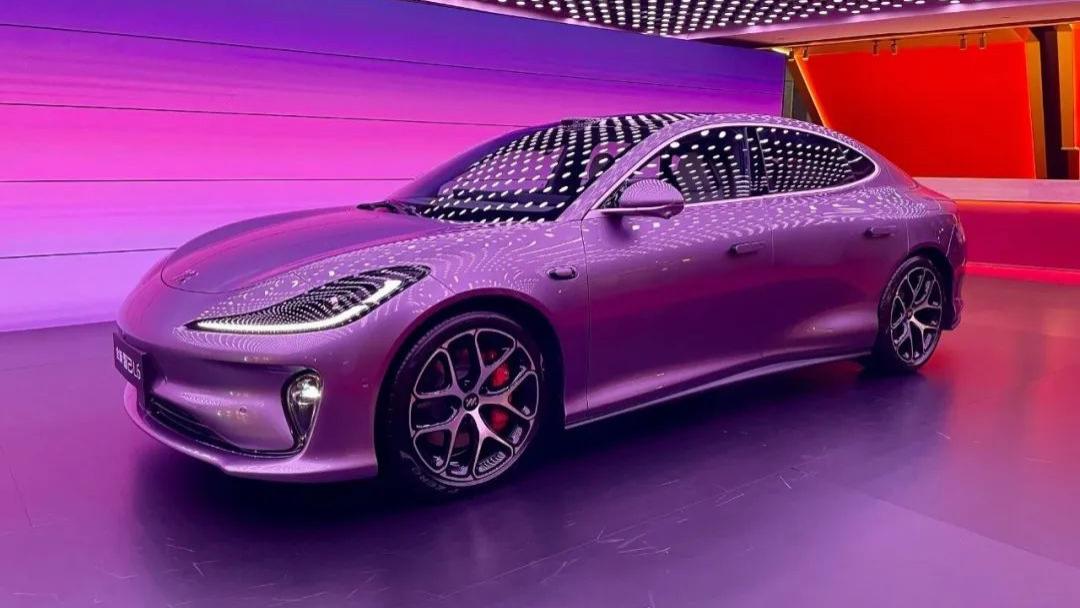 天幕、座椅都有“黑科技”！全新智己L6上市，21.99万元起