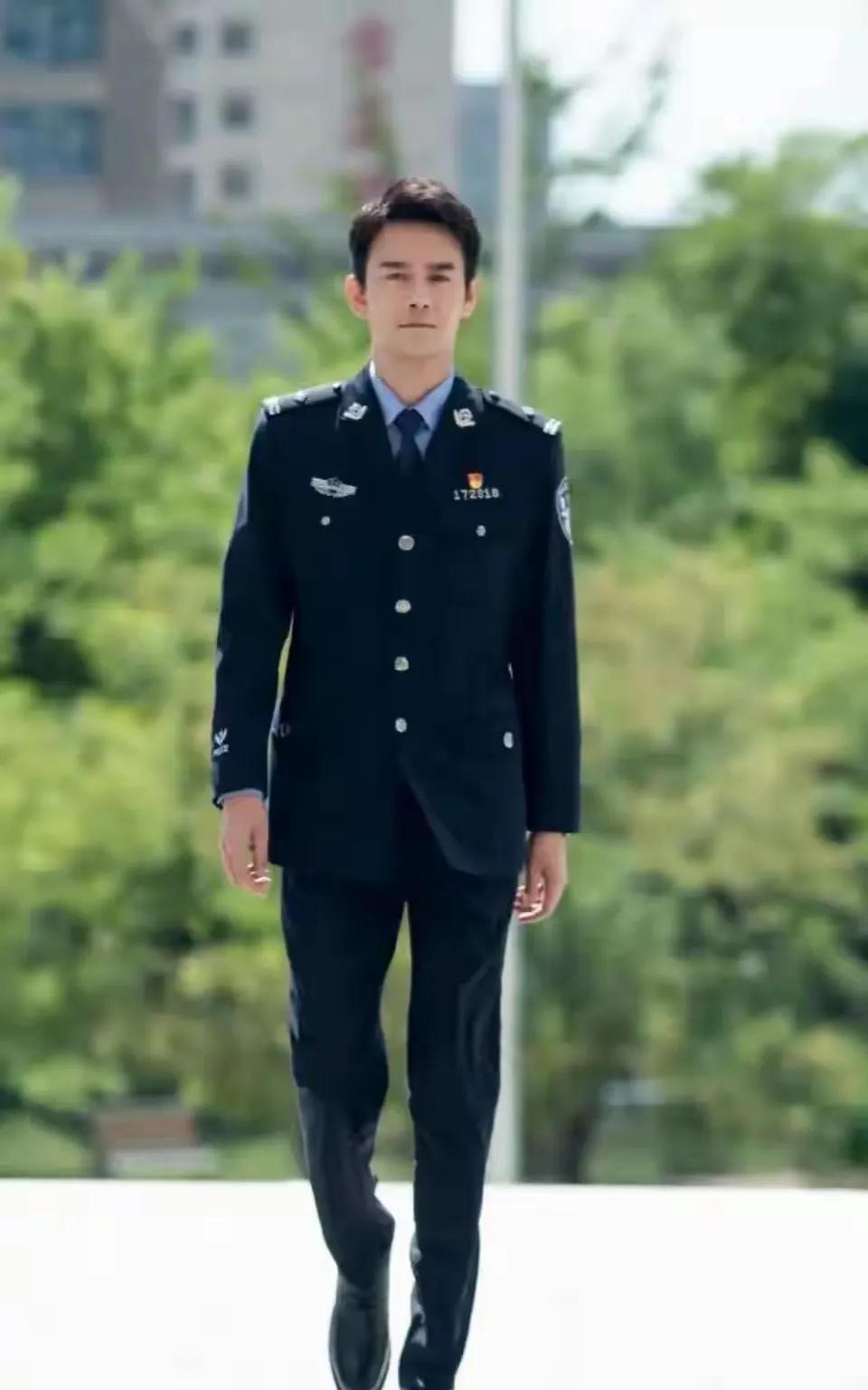 王凯的新剧《交锋》开播了，这可是一个劲爆消息！
我可是王凯的粉丝，太喜欢他拍的戏