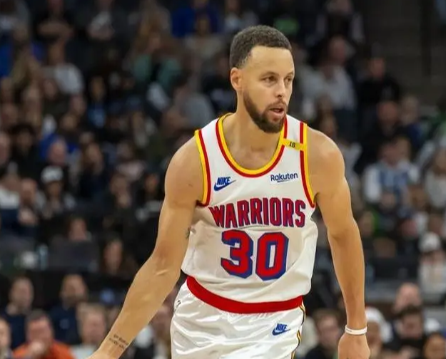 库里回忆科比用肘子欢迎他来到NBA！