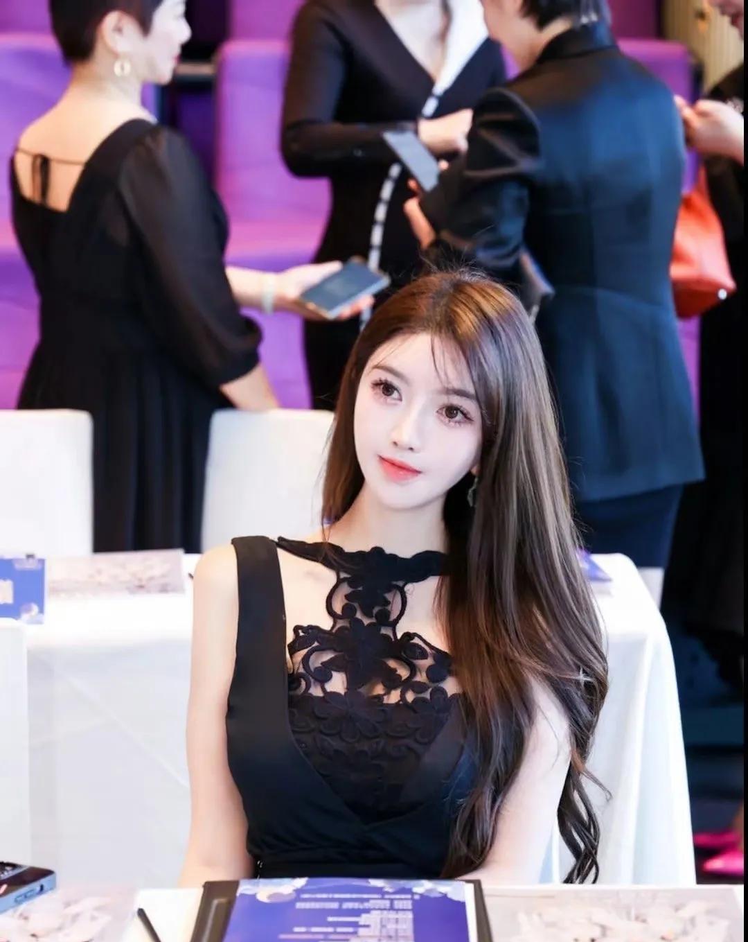 叶柯如今的现状
给所有女人都提了个醒
不管你长得多美、身材多好，也切记千万不要只