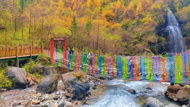 陇南秋日宝藏路线：瀑布、溶洞、夜市，一天玩遍精华！