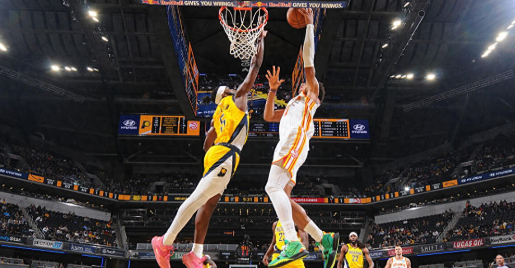 NBA杯，老鹰128-108步行者。
老鹰队杰伦-约翰逊22分13板8助2断1帽