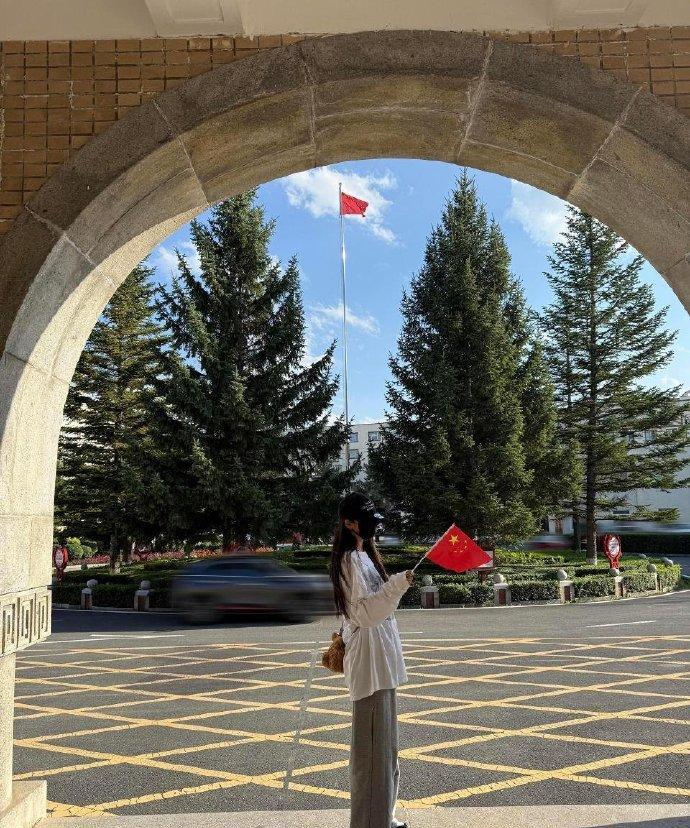 杨幂延吉明信片曝光！打卡小众龙井日本总领事馆遗址#京都游留影#杨幂