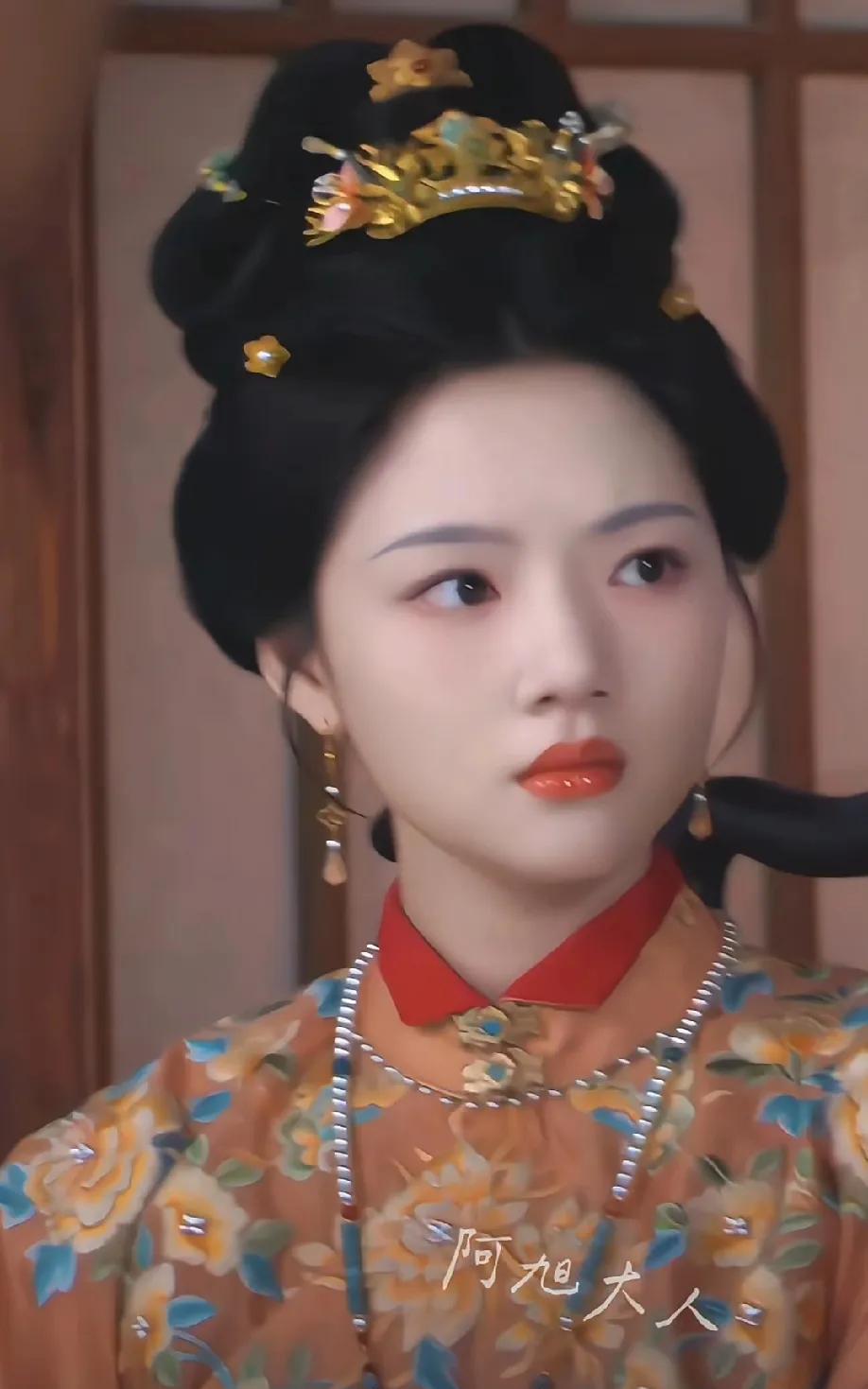 谁看了任敏#良陈美锦# 这造型不说一句绝？这才是顾锦朝该有的样子啊！
露额头的头