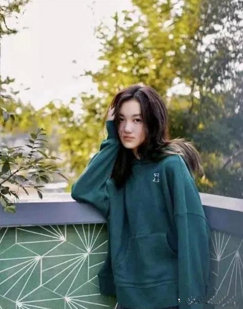 哇！王菲的女儿李嫣真的太厉害了呀！也不知倾注了多少心血、花费多少金钱，如今完全看