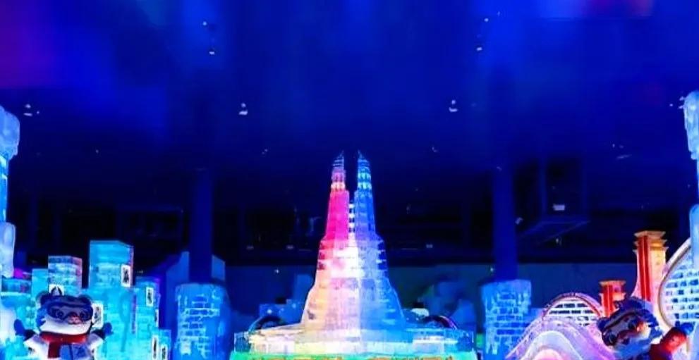 喜力星银·2025哈尔滨草莓音乐节于8月16日至17日在哈尔滨冰雪大世界园区举办