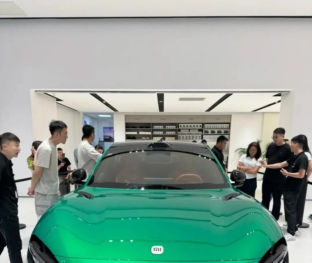 小米YU7汽车3分钟快速实现大定20万台

最破防的人不是小米汽车的友商，而